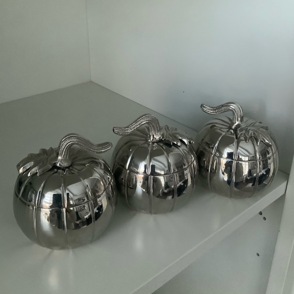 Vintage BATH & BODY WORKS Silver Metal Pumpkin Candle Containers Lid X 3 - Picture 2 of 16
